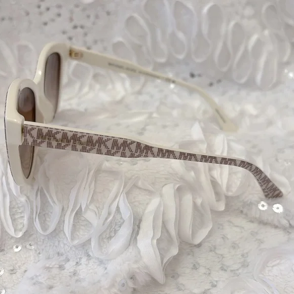 NWT Micheal Kors MK 2158 Makena Signature cat eye sunglasses display picture 1